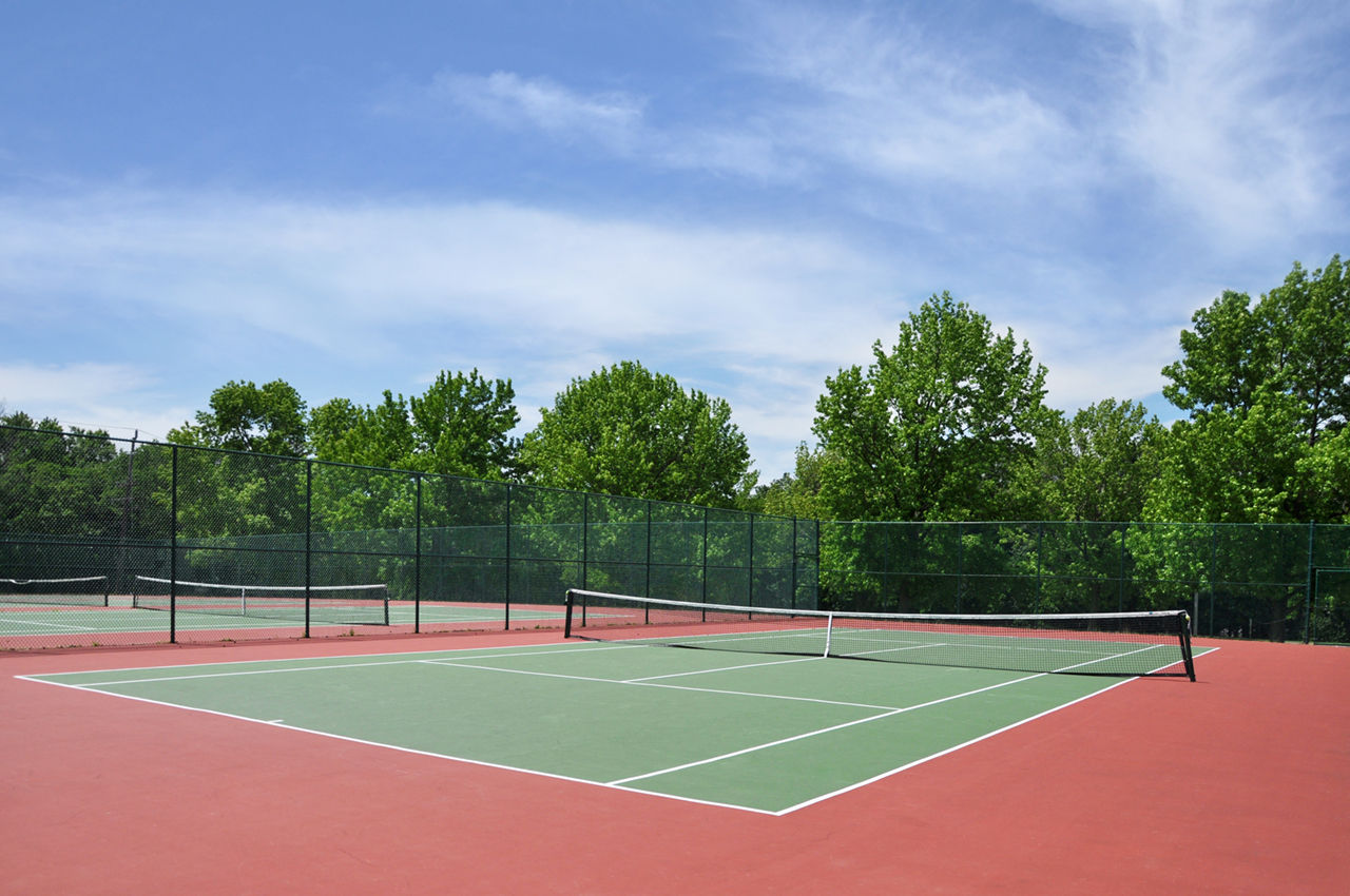 Empty-Tennis-Court